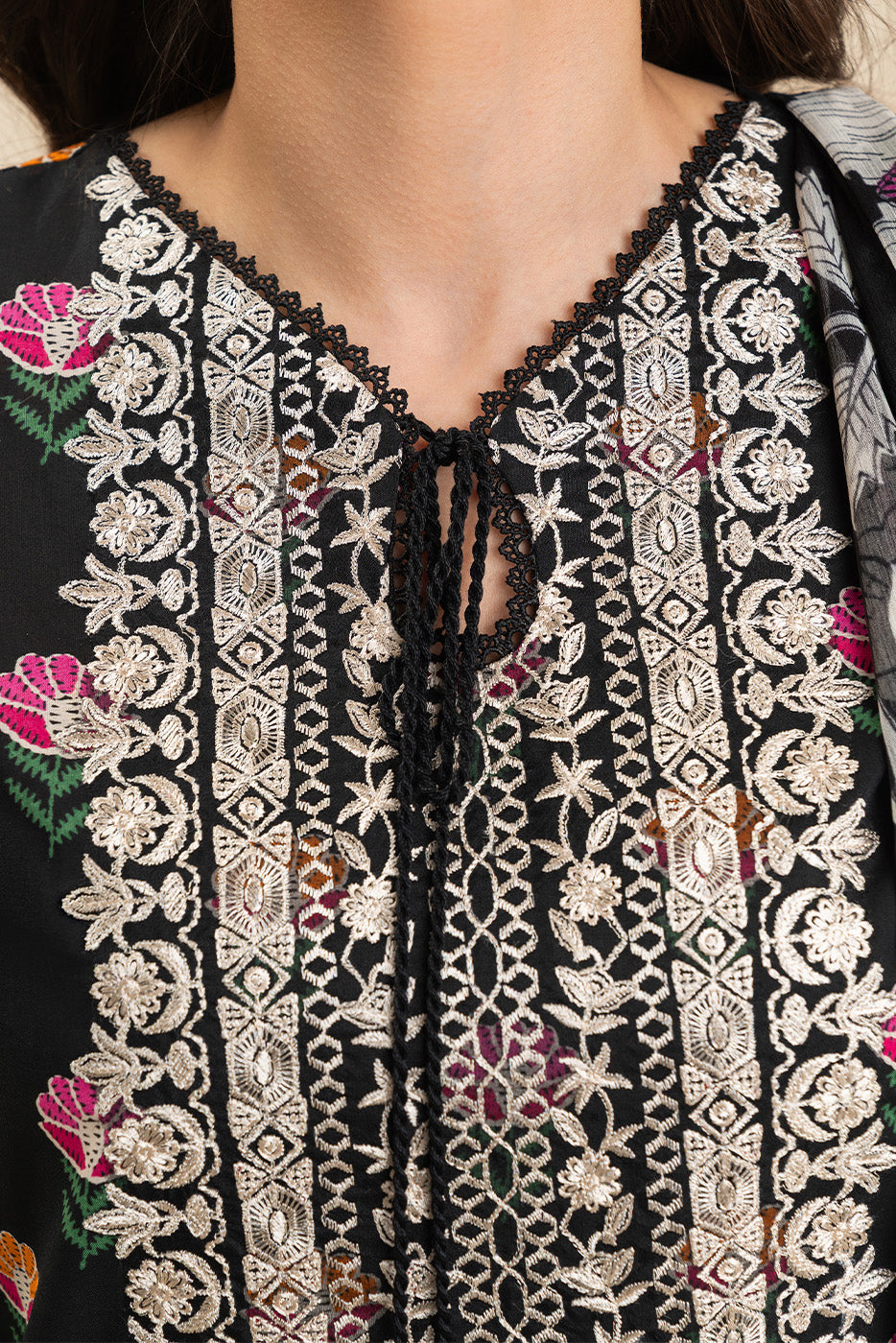 3 PIECE EMBROIDERED LAWN SUIT-EBONY FLORA (UNSTITCHED)