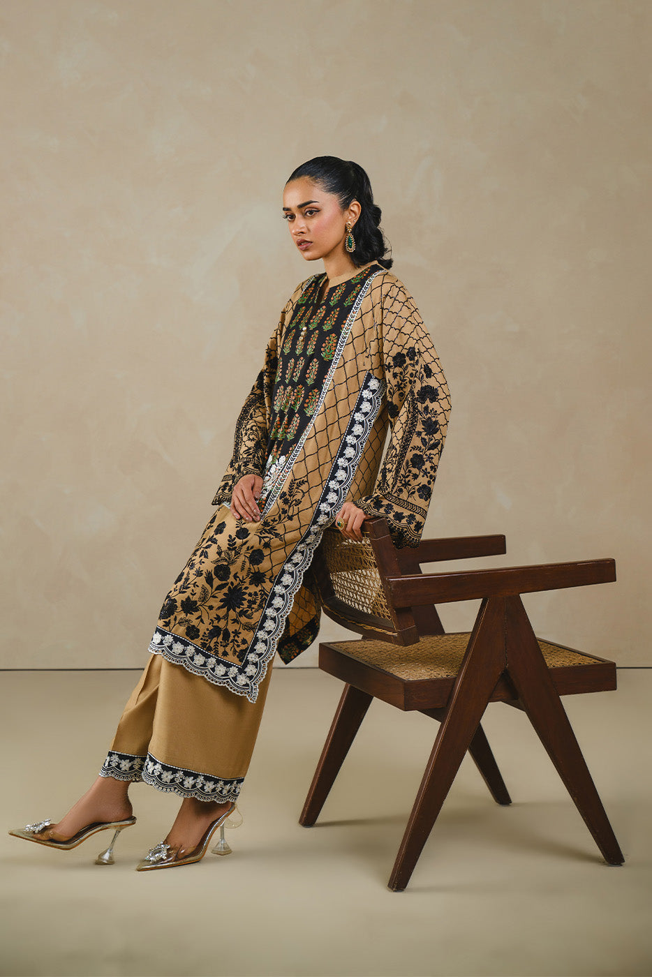 2 PIECE EMBROIDERED RAW SILK SUIT (LUXURY-PRET)