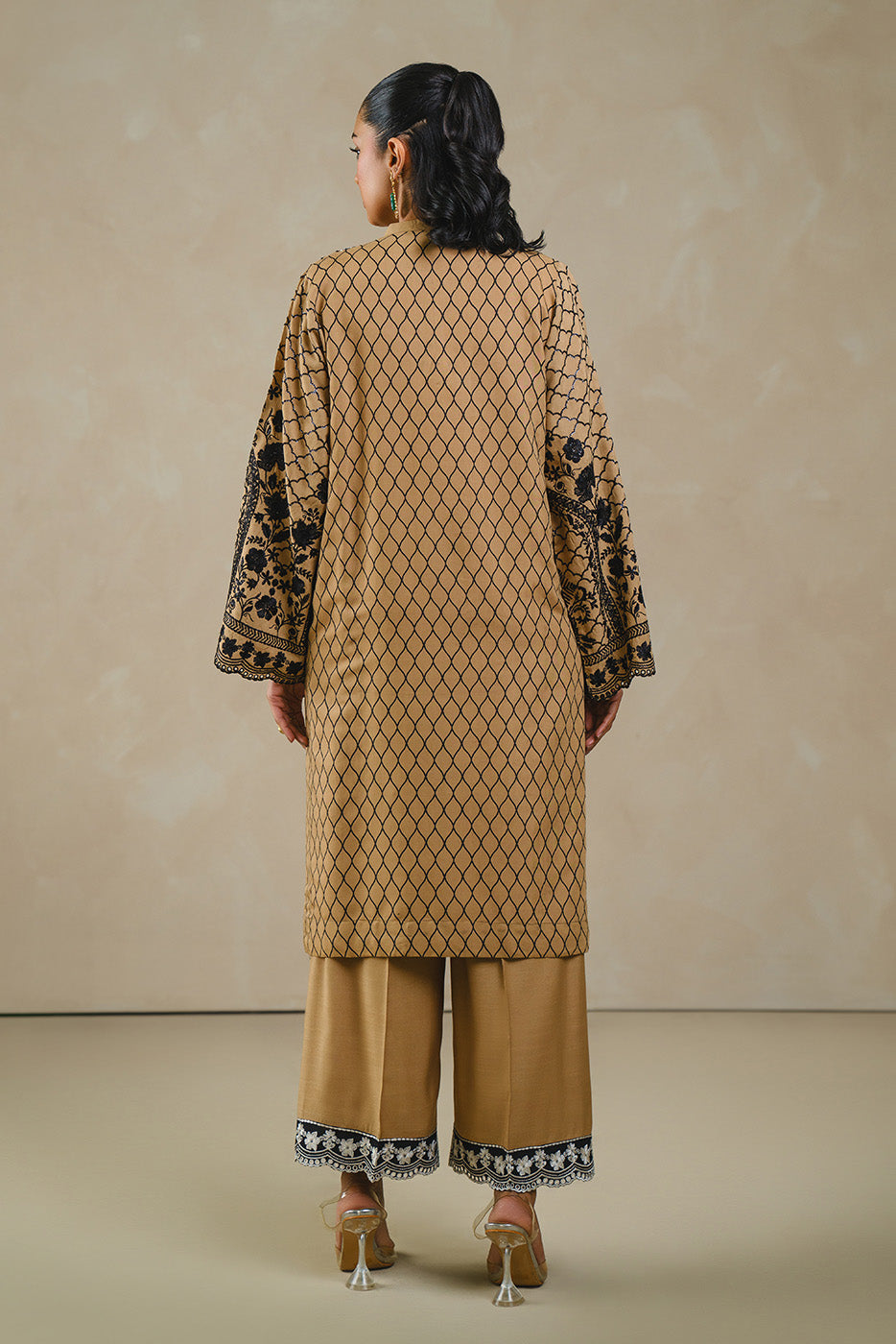 2 PIECE EMBROIDERED RAW SILK SUIT (LUXURY-PRET)