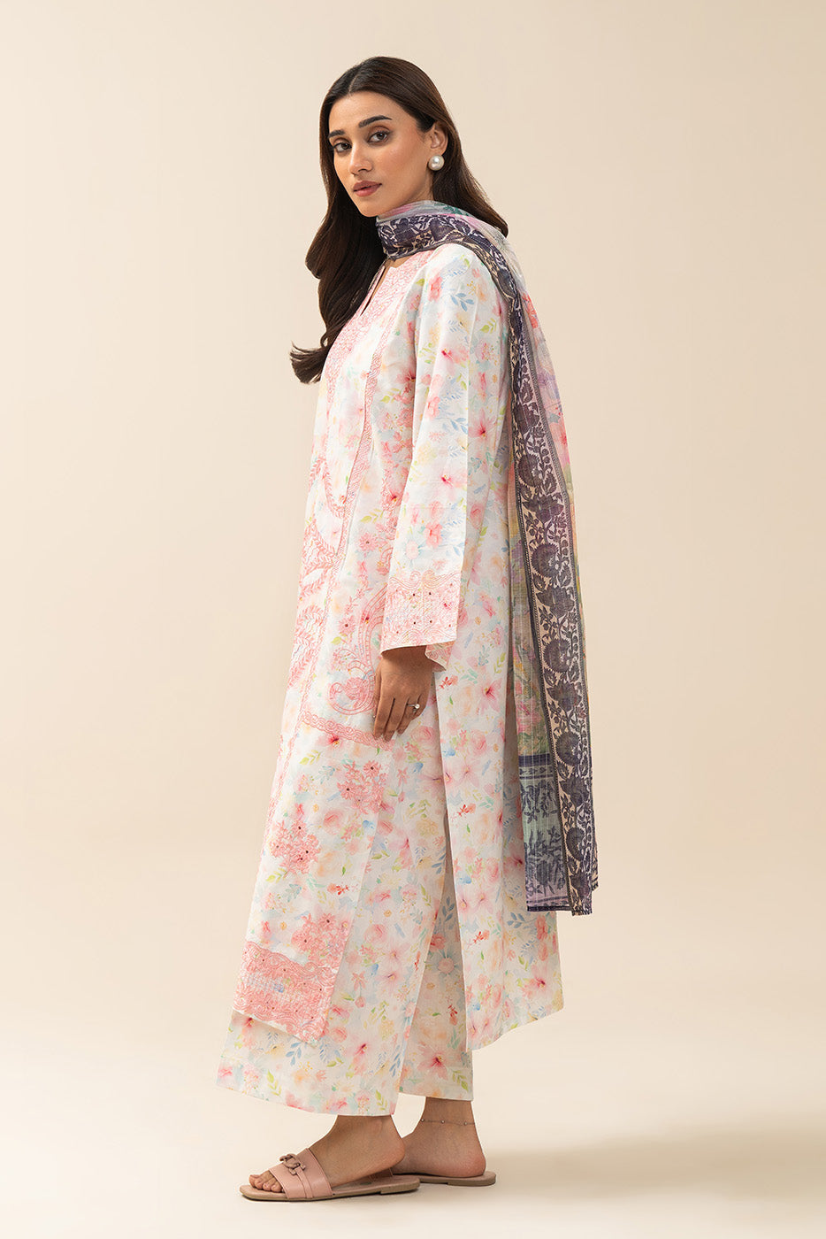 2 PIECE EMBROIDERED COTTON VISCOSE SUIT (PRET)