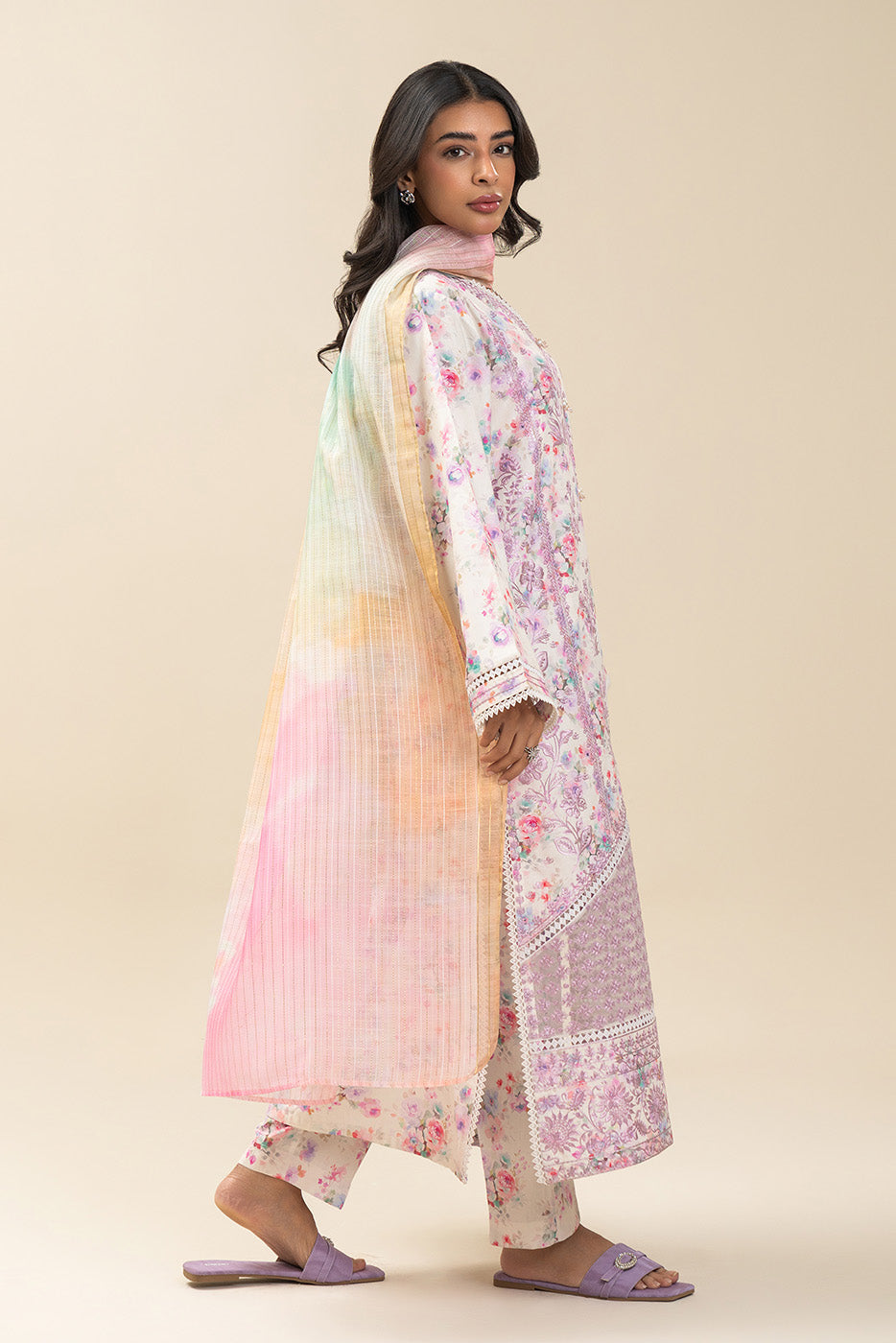 2 PIECE EMBROIDERED COTTON VISCOSE SUIT (PRET)
