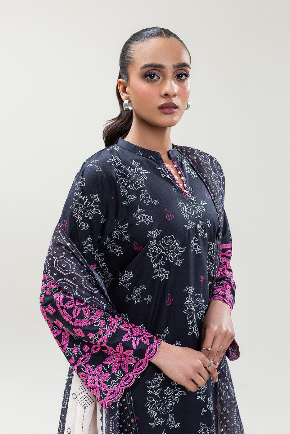 2 PIECE EMBROIDERED COTTON VISCOSE SUIT (PRET)