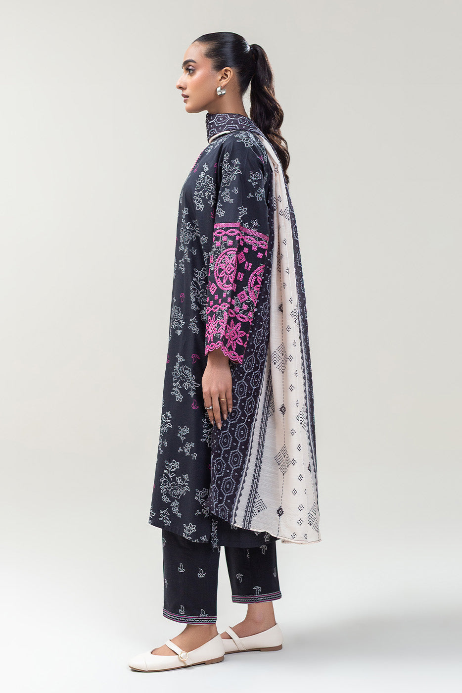 2 PIECE EMBROIDERED COTTON VISCOSE SUIT (PRET)