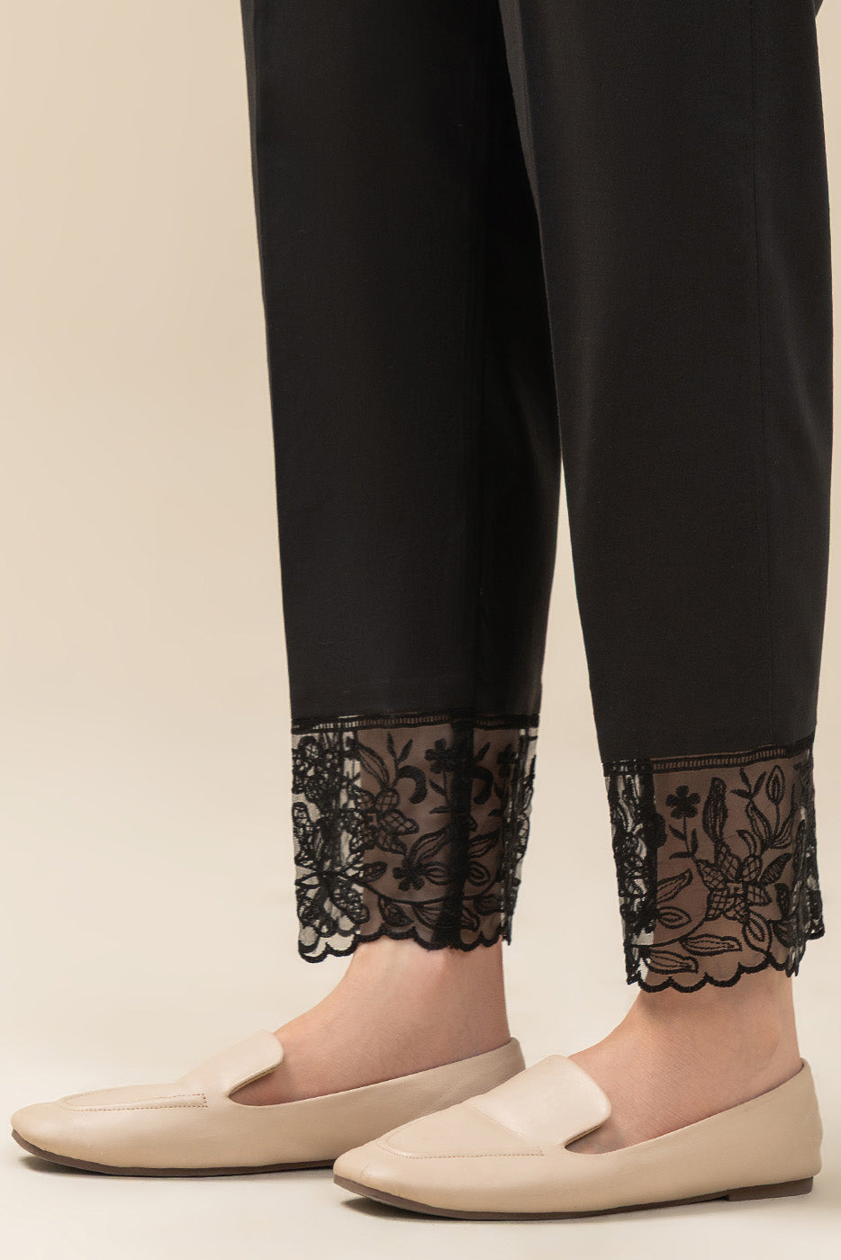 EMBROIDERED STRAIGHT PANTS