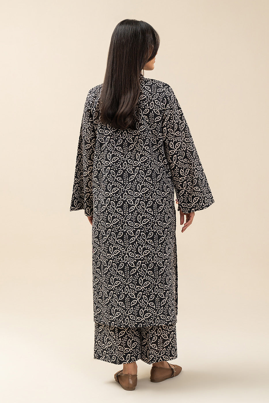 2 PIECE PRINTED KHADDAR SUIT (PRET)