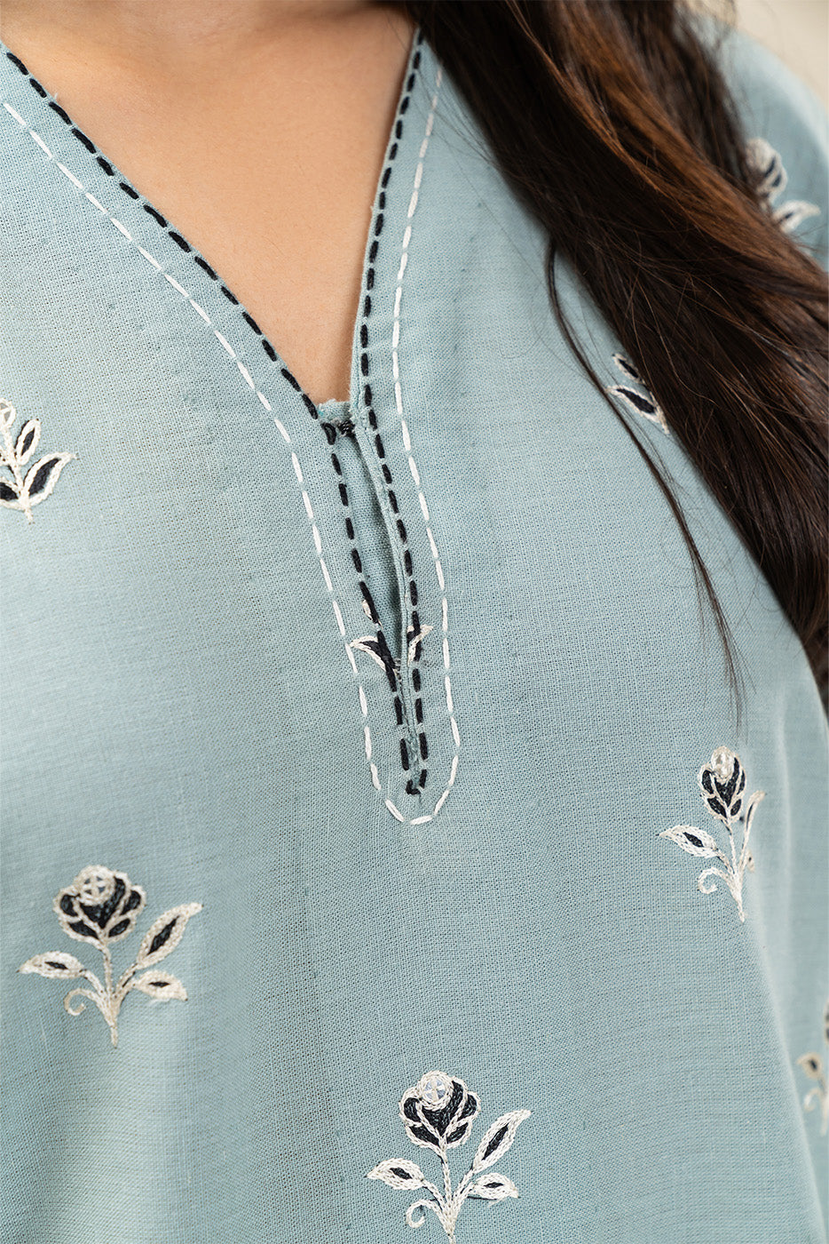 2 PIECE EMBROIDERED COTTON LINEN SUIT (PRET)