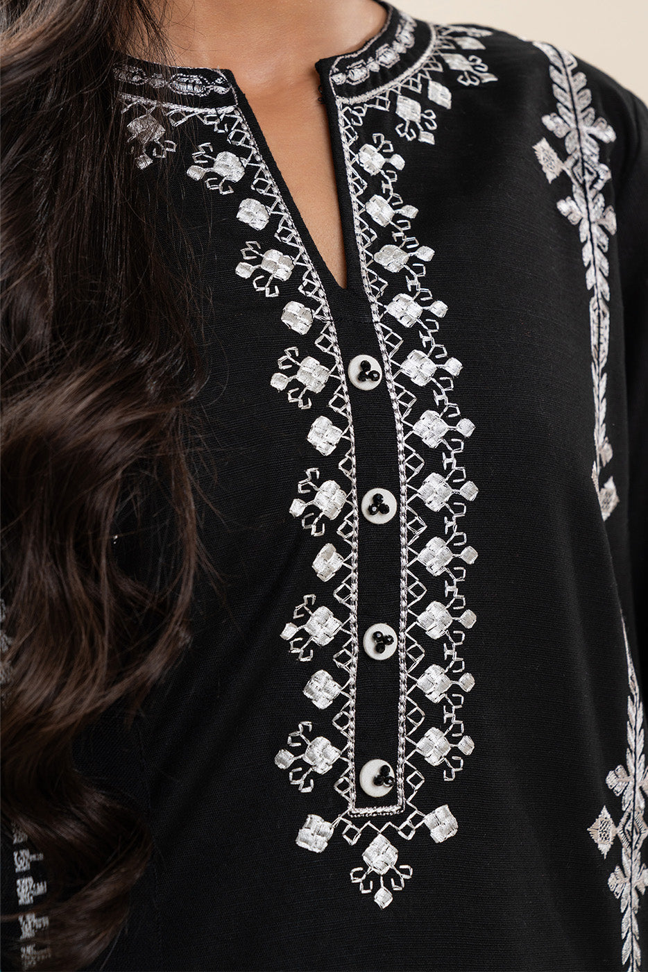 3 PIECE EMBROIDERED SLUB KHADDAR SUIT (PRET)