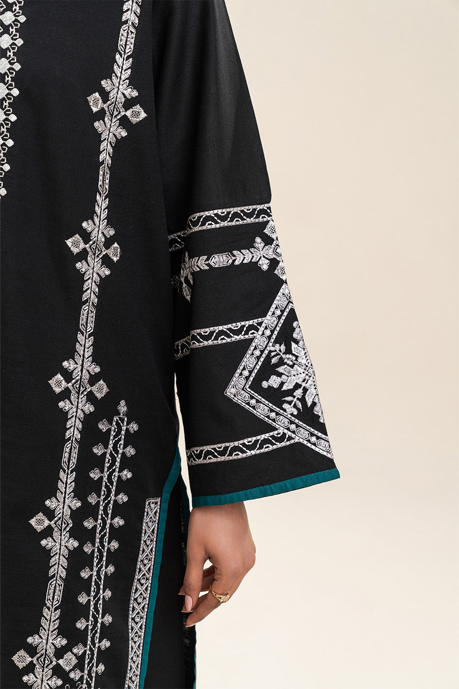 3 PIECE EMBROIDERED SLUB KHADDAR SUIT (PRET)