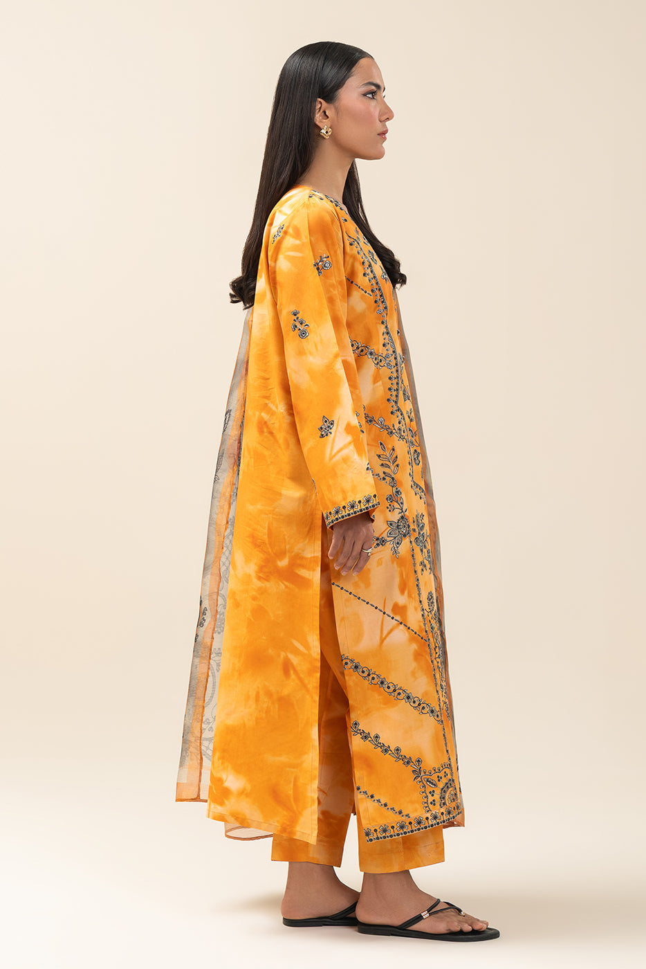3 PIECE EMBROIDERED COTTON VISCOSE SUIT (PRET)