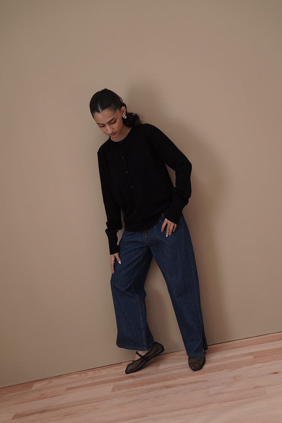 SLIM FIT CREW NECK CARDIGAN