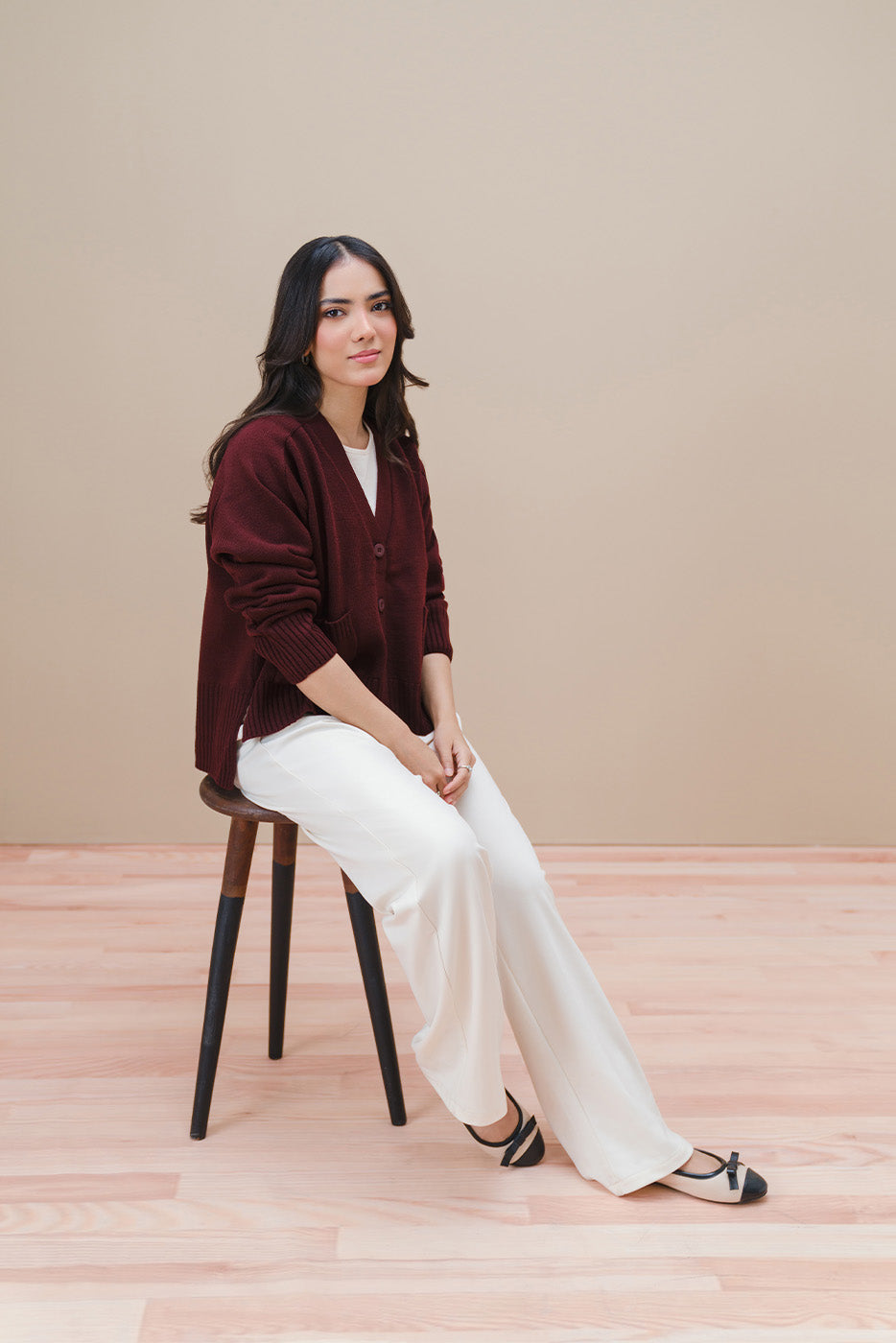 V-NECK CROPPED CARDIGAN