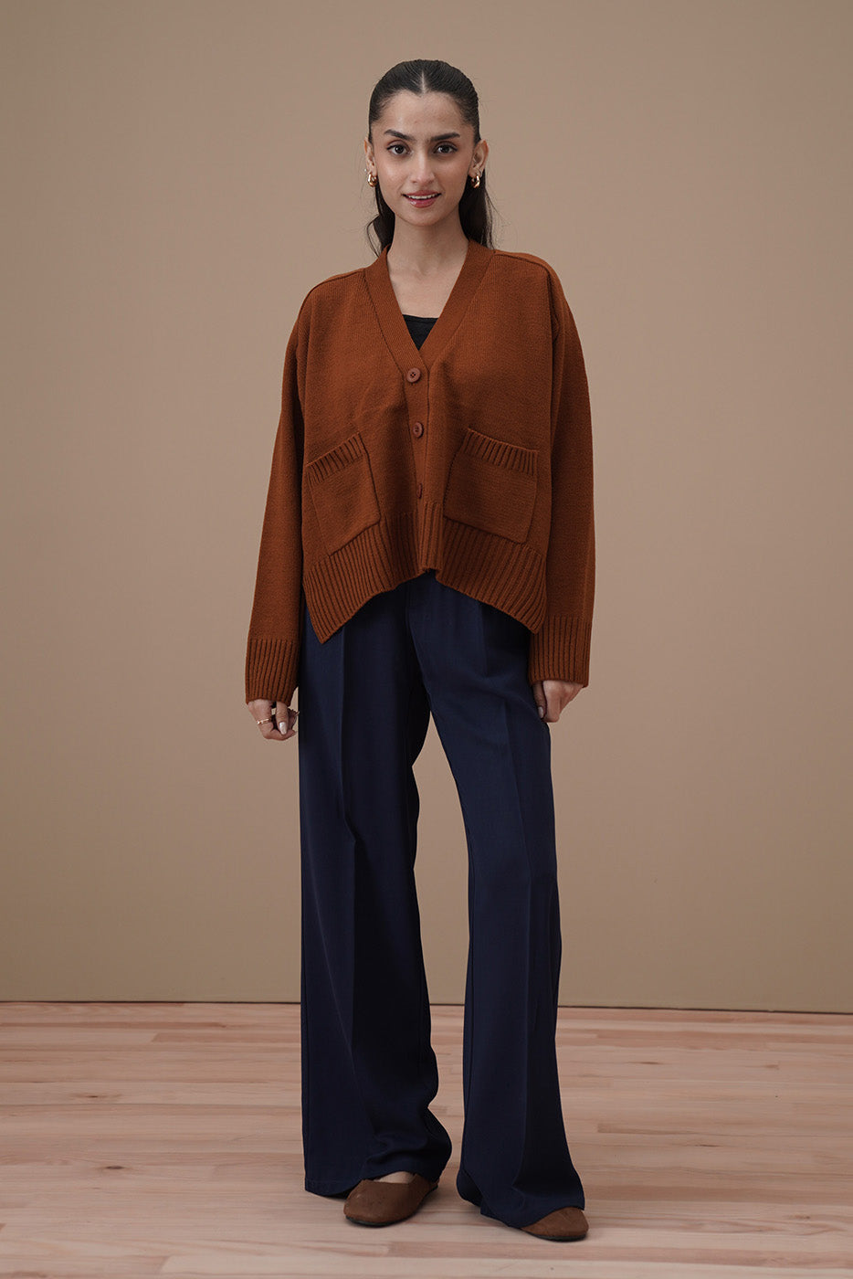 V-NECK CROPPED CARDIGAN