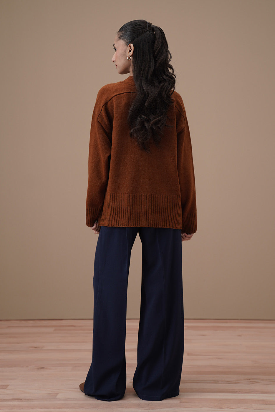 V-NECK CROPPED CARDIGAN