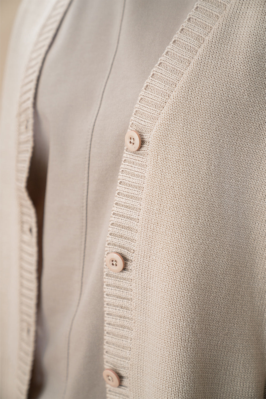 CROPPED V NECK CARDIGAN