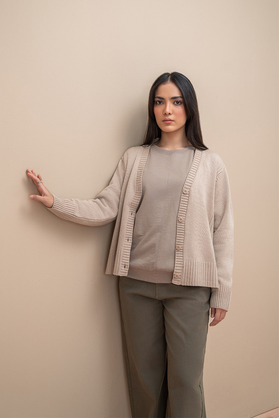 CROPPED V NECK CARDIGAN