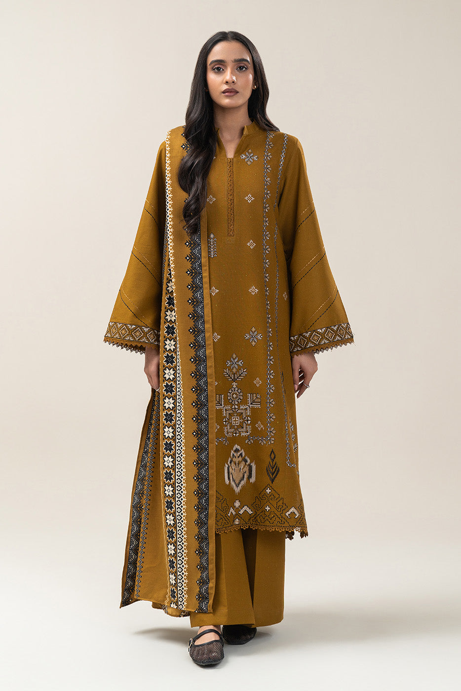 3 PIECE EMBROIDERED SLUB KHADDAR SUIT-MEDALLION VERVE (UNSTITCHED)