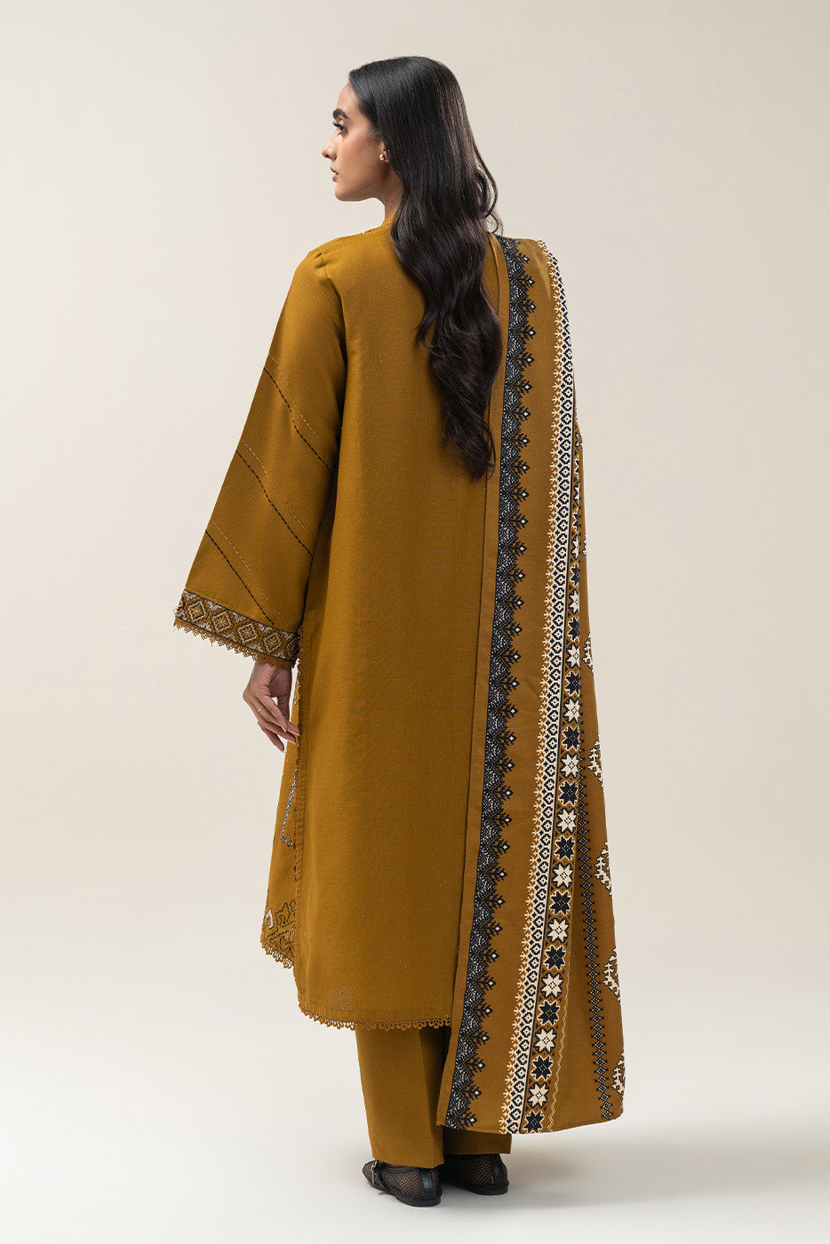 3 PIECE EMBROIDERED SLUB KHADDAR SUIT-MEDALLION VERVE (UNSTITCHED)