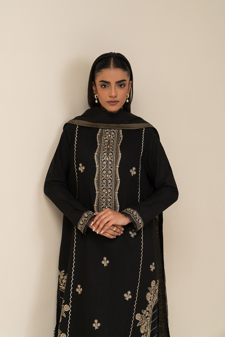 3 PIECE EMBROIDERED SLUB KHADDAR SUIT-GRAPHITE GLAM (UNSTITCHED)