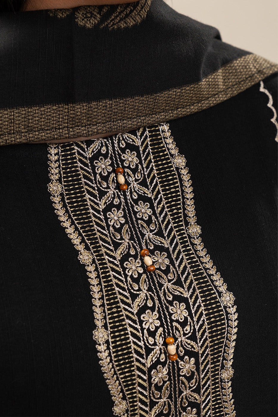 3 PIECE EMBROIDERED SLUB KHADDAR SUIT-GRAPHITE GLAM (UNSTITCHED)