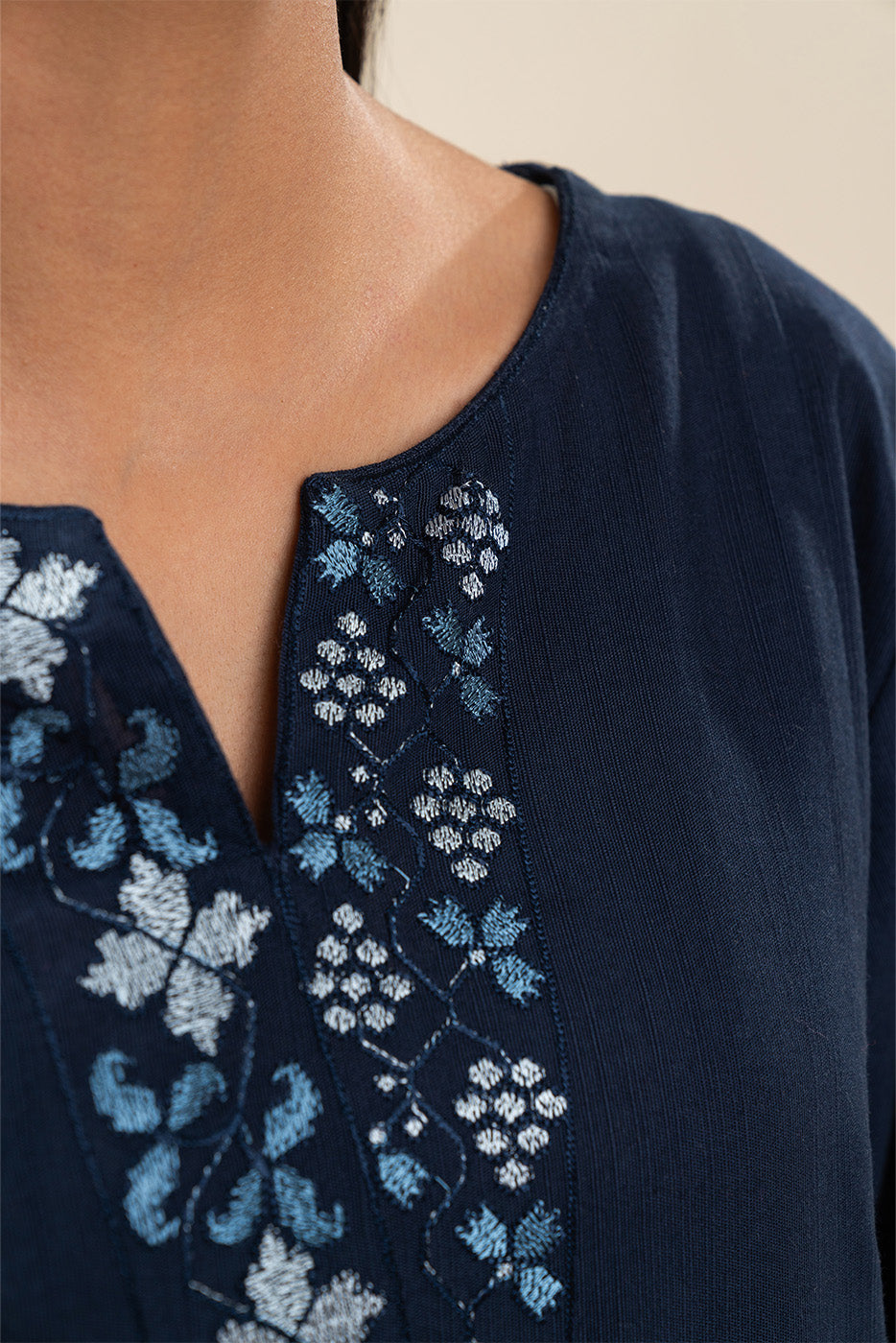 2 PIECE EMBROIDERED SLUB KHADDAR SUIT-MIDNIGHT BLUE (UNSTITCHED)