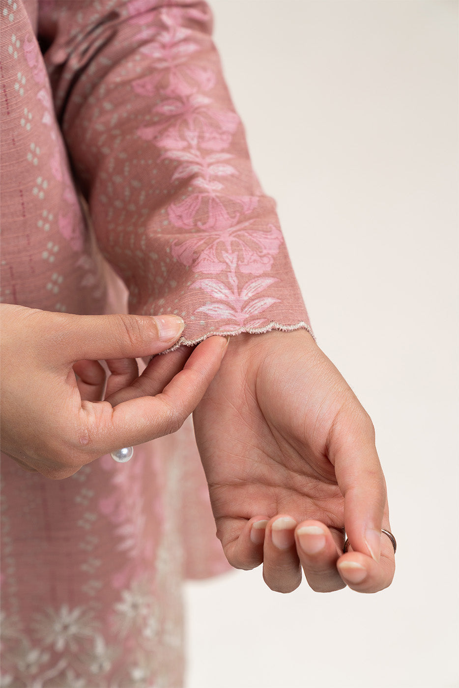 3 PIECE EMBROIDERED SLUB KHADDAR SUIT-DUTCH PINK (UNSTITCHED)