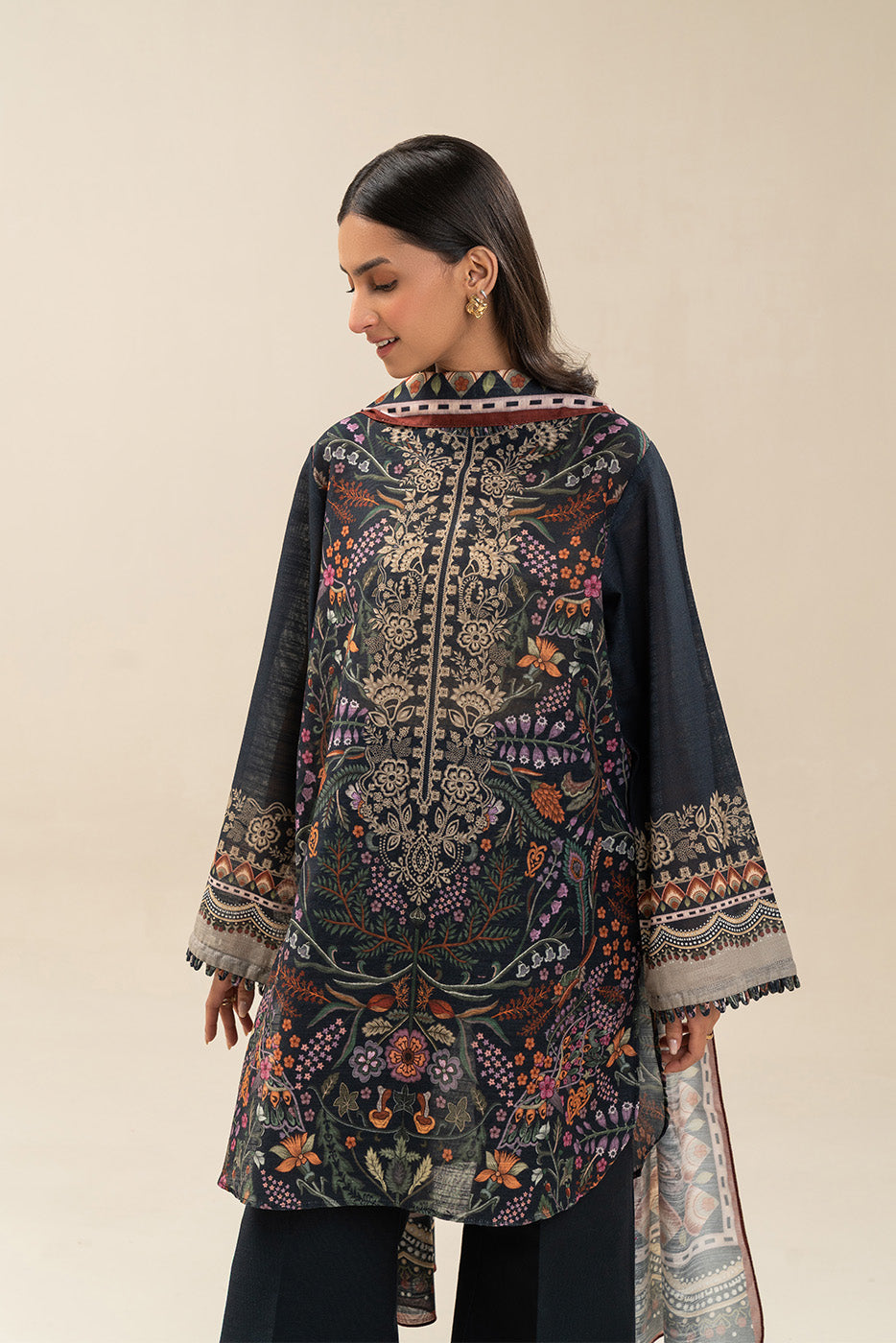 3 PIECE PRINTED SLUB KHADDAR SUIT-MAJESTIC BLACK (UNSTITCHED)