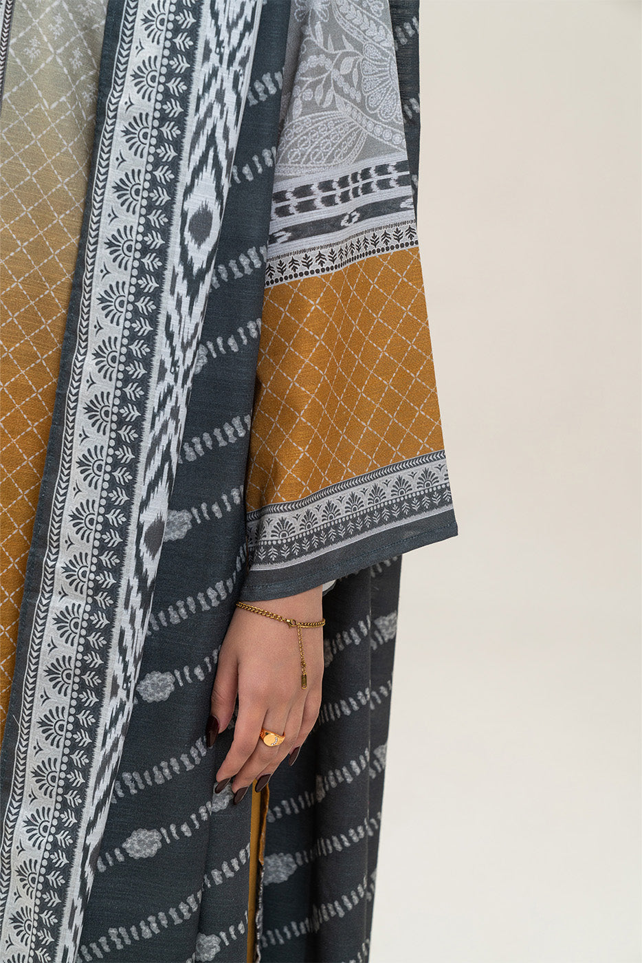 3 PIECE PRINTED SLUB KHADDAR SUIT-MEDALLION DEW SUIT