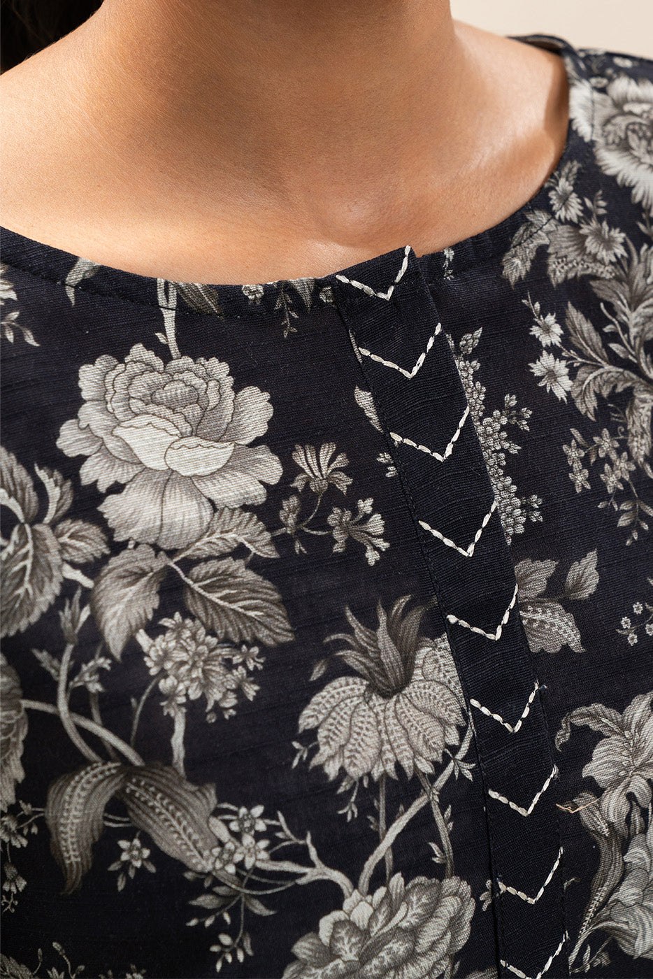 3 PIECE PRINTED SLUB KHADDAR SUIT-ASH GREY (UNSTITCHED)