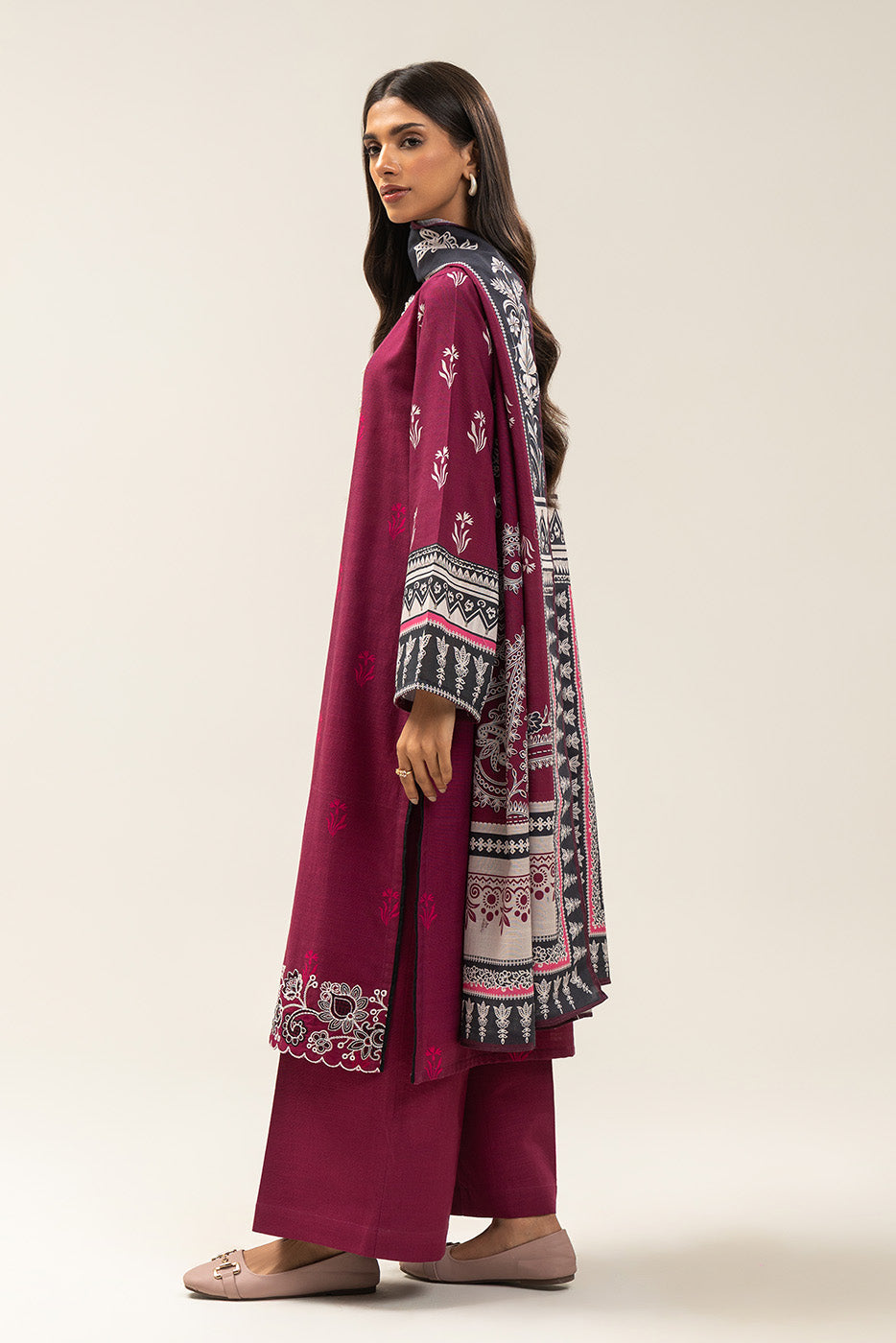 3 PIECE EMBROIDERED SLUB KHADDAR SUIT-ROSEY IMPERIL (UNSTITCHED)