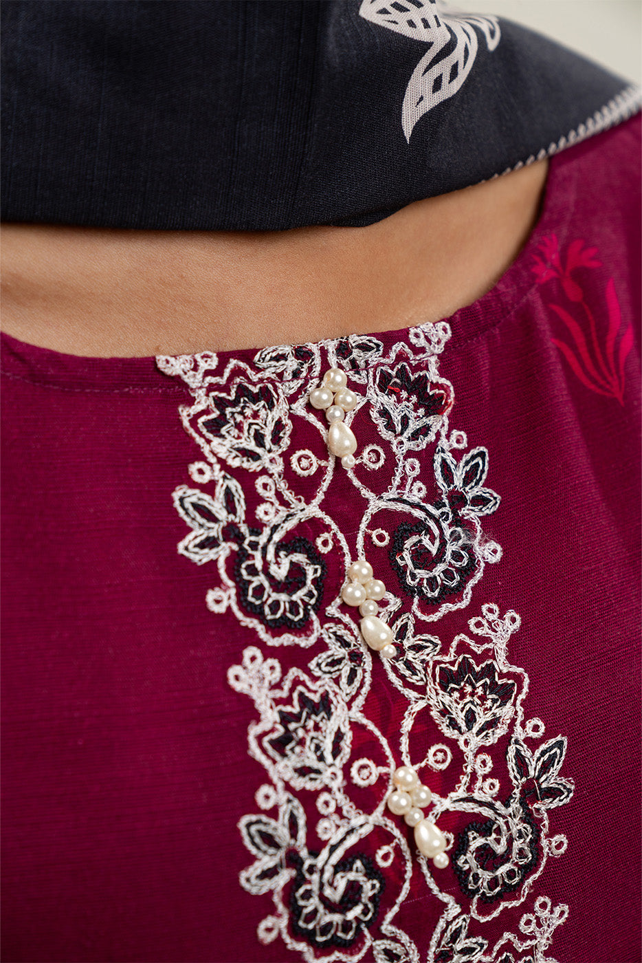 3 PIECE EMBROIDERED SLUB KHADDAR SUIT-ROSEY IMPERIL (UNSTITCHED)