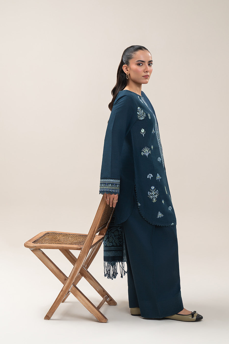 3 PIECE EMBROIDERED KHADDAR SUIT-MIDNIGHT VERVE (UNSTITCHED)