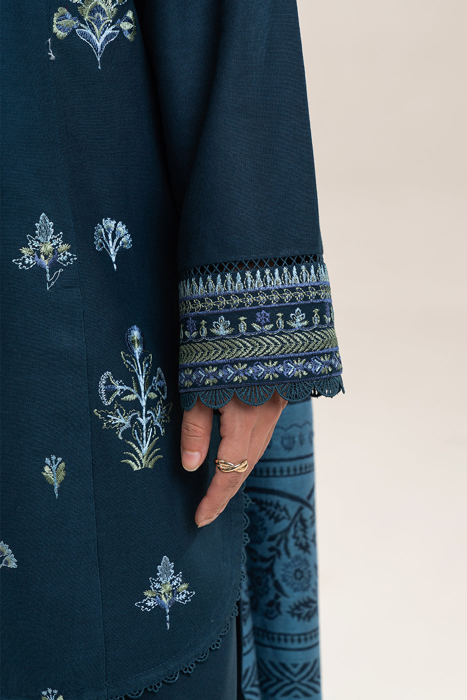 3 PIECE EMBROIDERED KHADDAR SUIT-MIDNIGHT VERVE (UNSTITCHED)