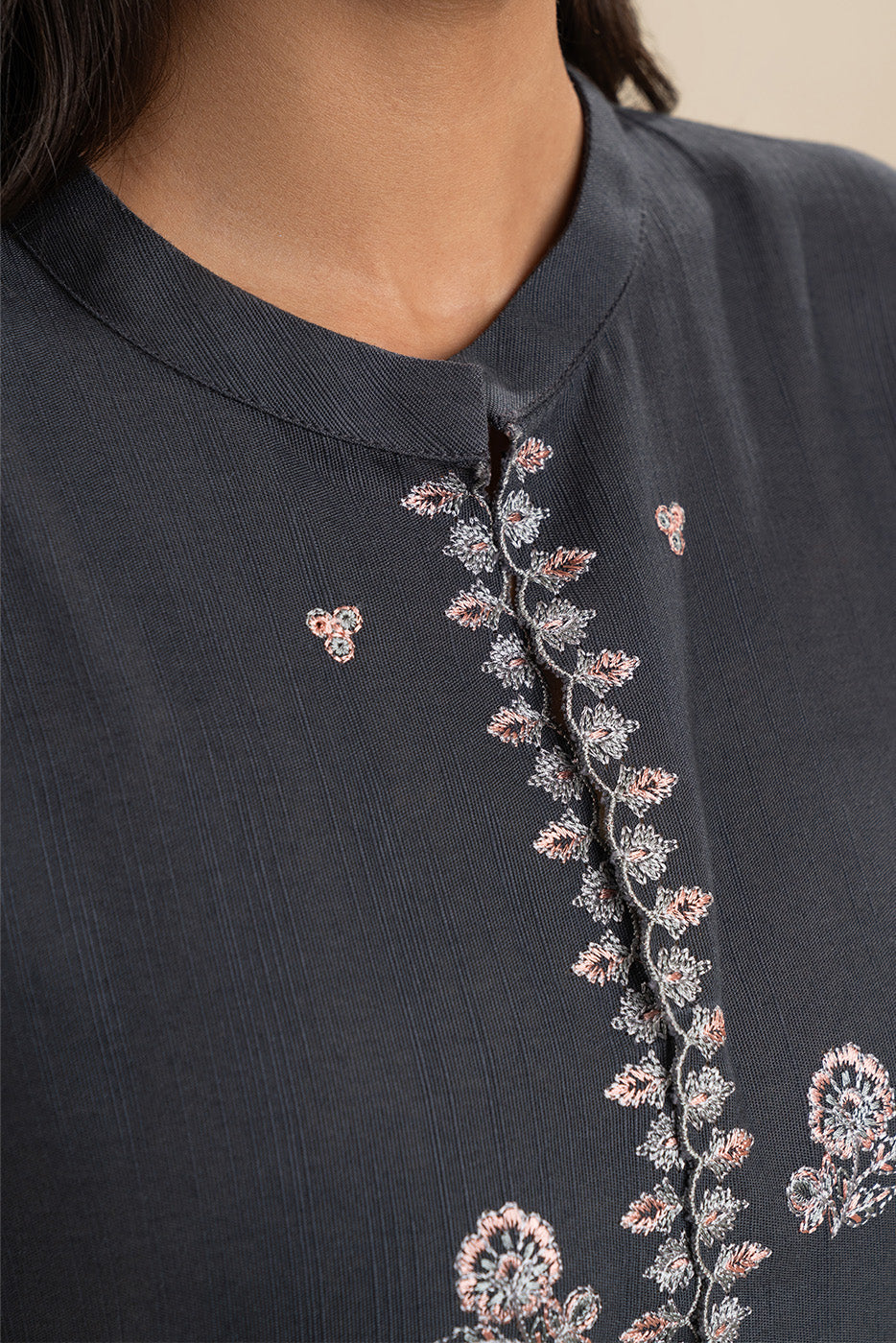 3 PIECE EMBROIDERED SLUB KHADDAR SUIT-GRAPHITE GREY (UNSTITCHED)