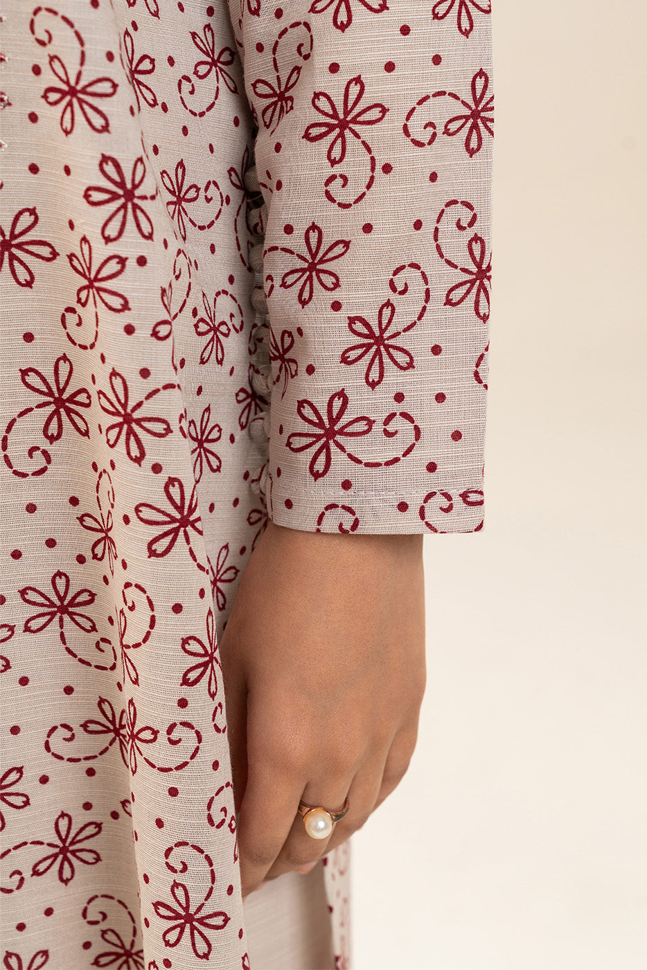 3 PIECE EMBROIDERED SLUB KHADDAR SUIT-MISTY WHITE (UNSTITCHED)