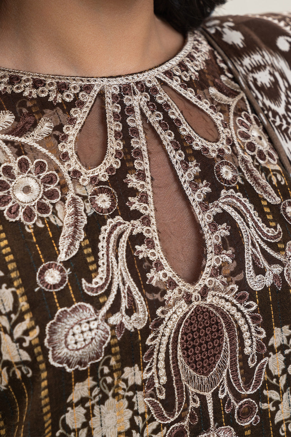 3 PIECE EMBROIDERED KHADDI JQ SUIT-CEDAR TAUPE (UNSTITCHED)