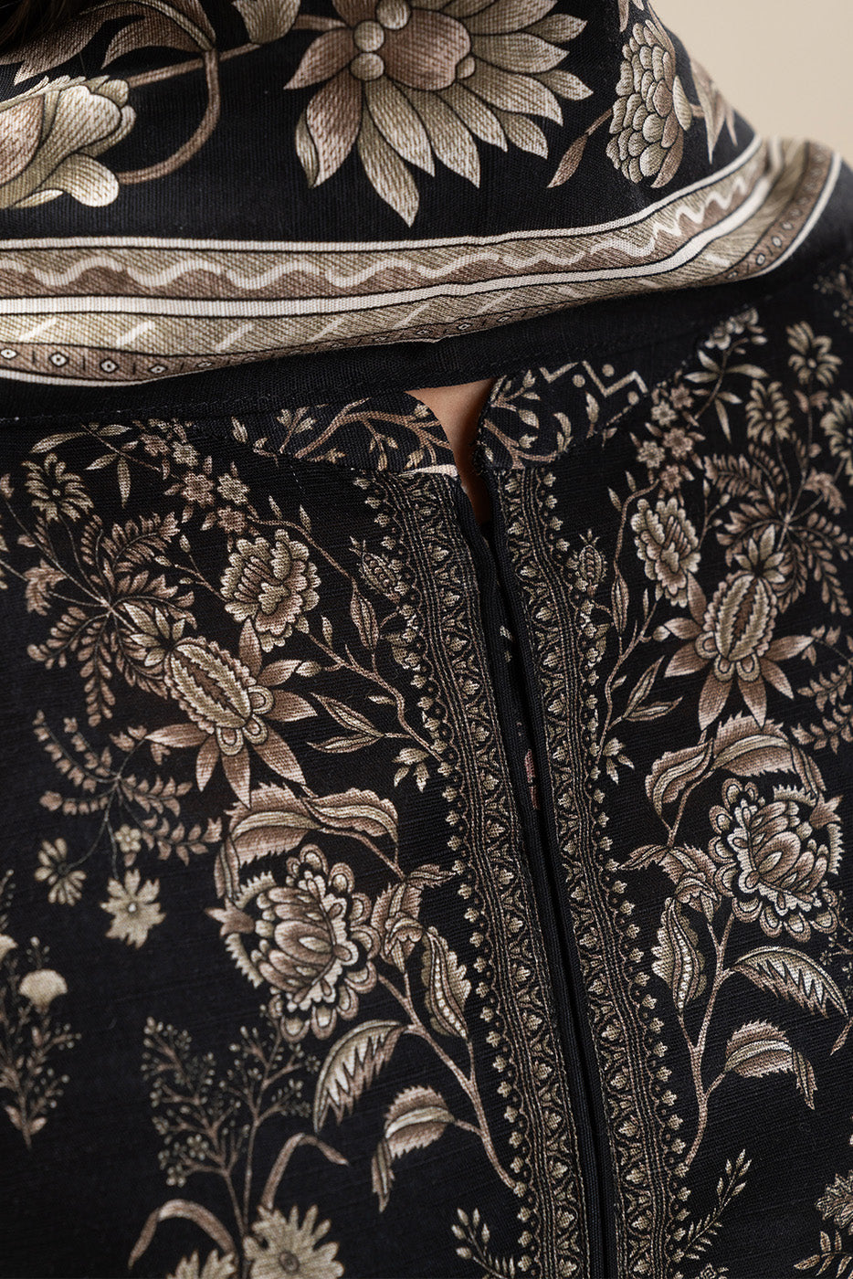 3 PIECE PRINTED SLUB KHADDAR SUIT-RAVEN REEF (UNSTITCHED)