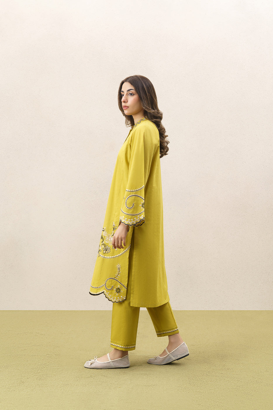 2 PIECE EMBROIDERED DOBBY SUIT (PRET)