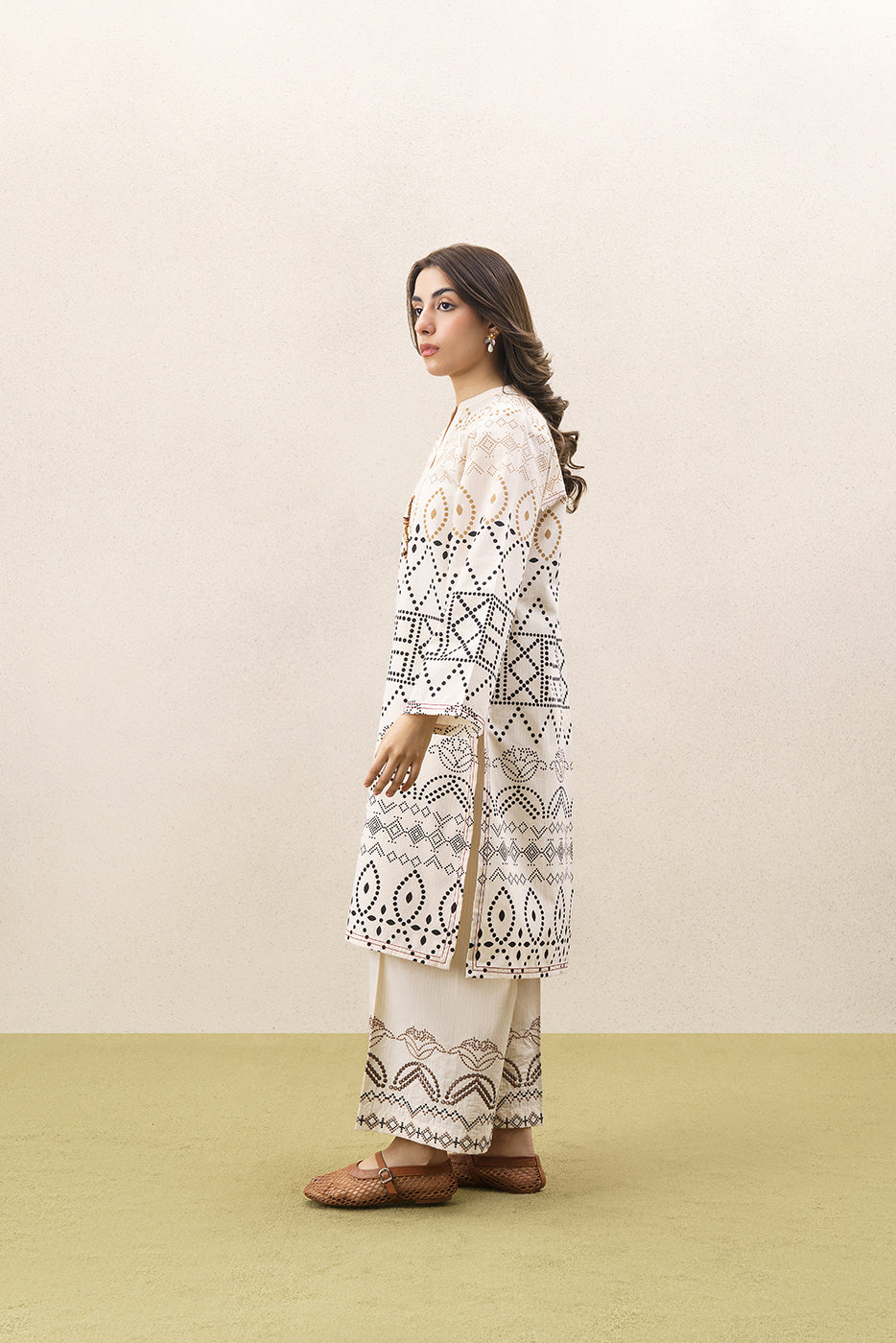 2 PIECE EMBROIDERED DOBBY SUIT (PRET)