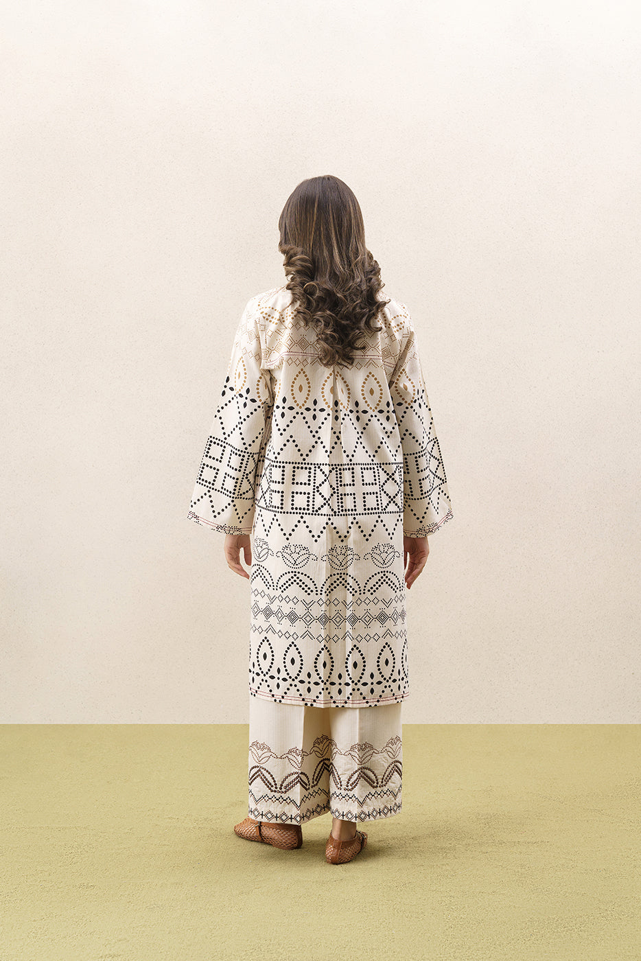 2 PIECE EMBROIDERED DOBBY SUIT (PRET)