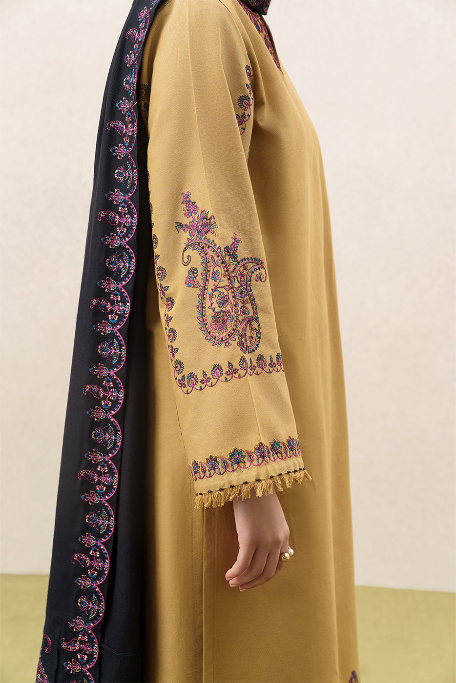 3 PIECE EMBROIDERED KHADDAR SUIT WITH SHAWL-URBAN OCHRE (UNSTITCHED)