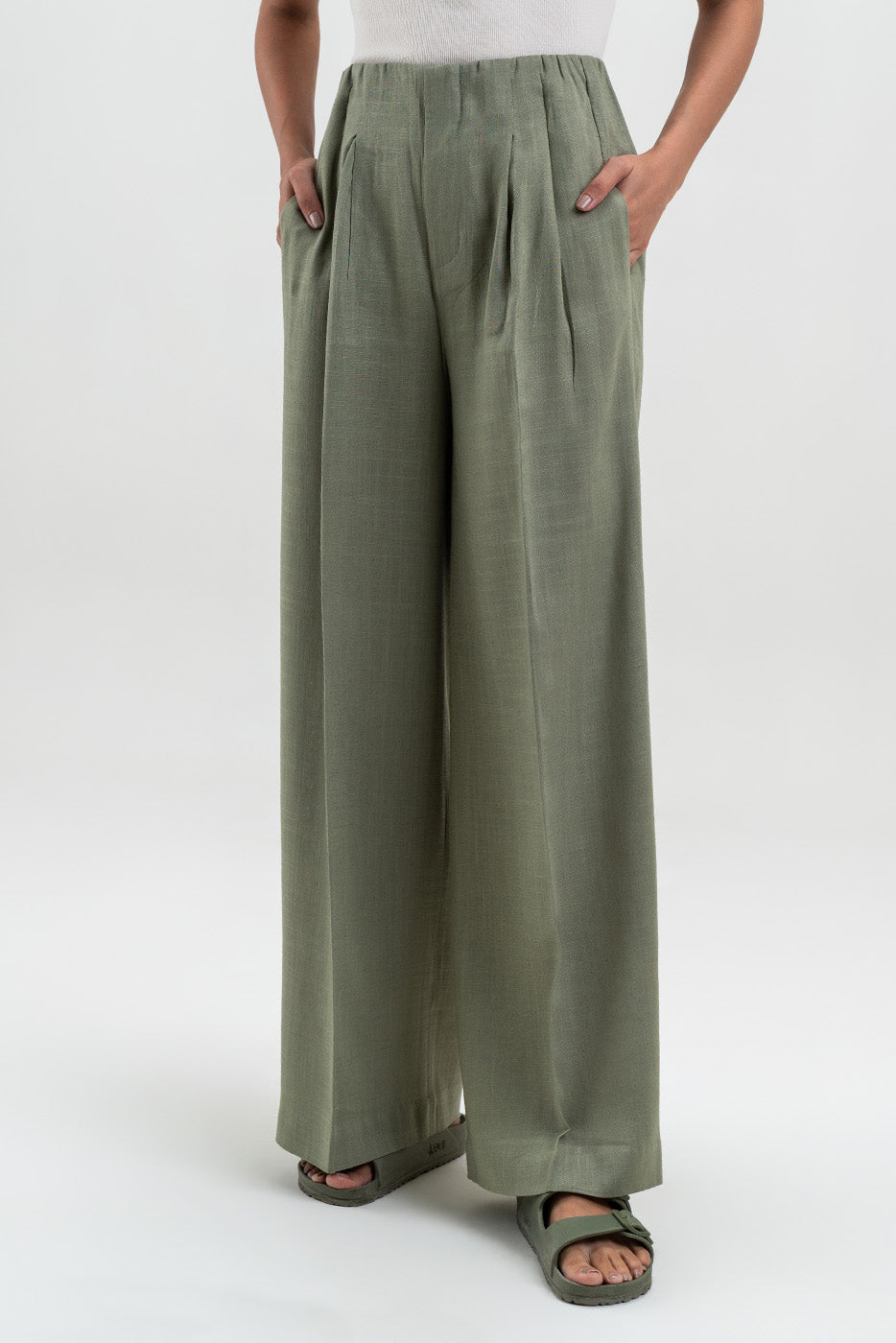 WIDE LEG PLEATED TROUSER