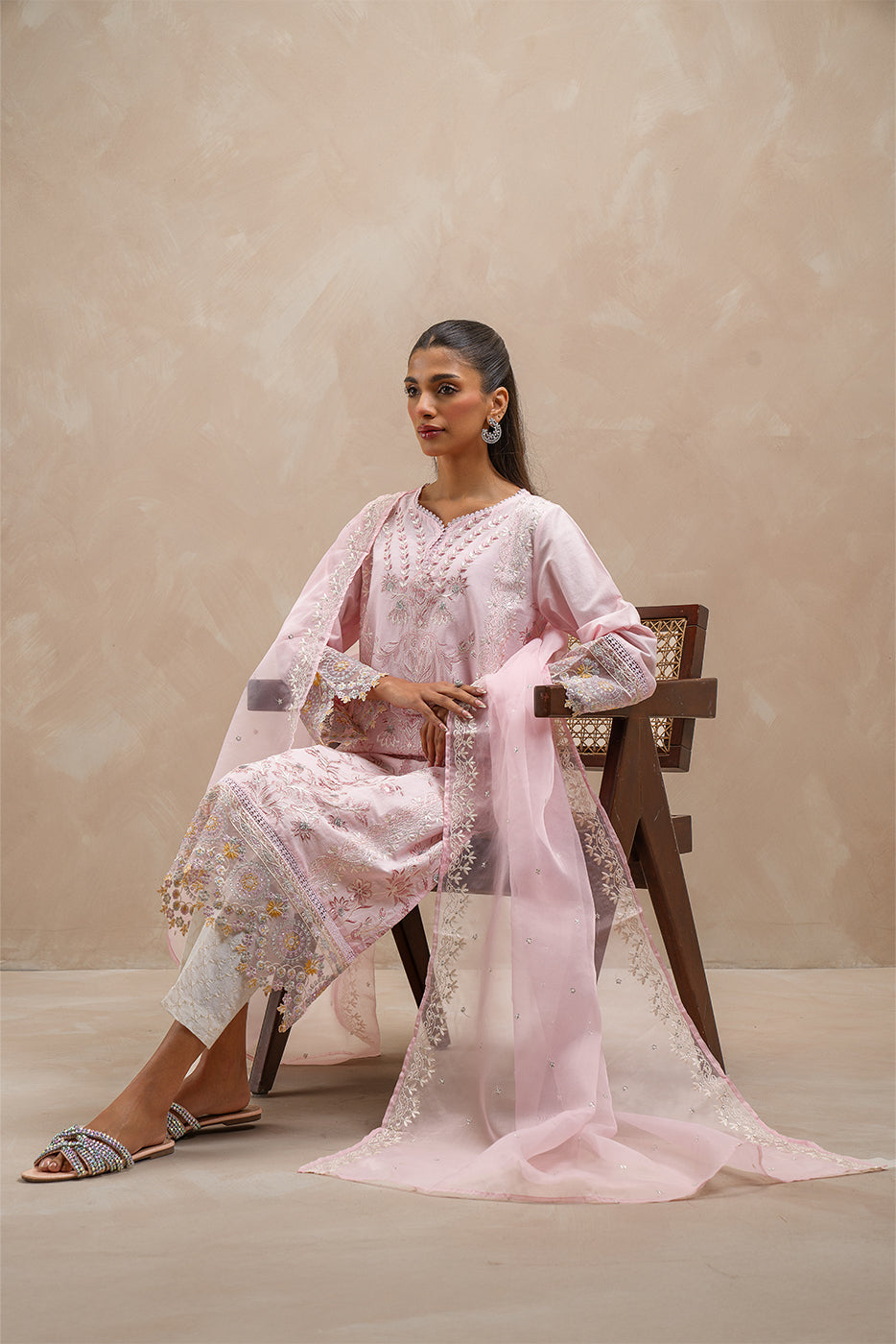 2 PIECE EMBROIDERED LAWN SUIT (LUXURY-PRET)