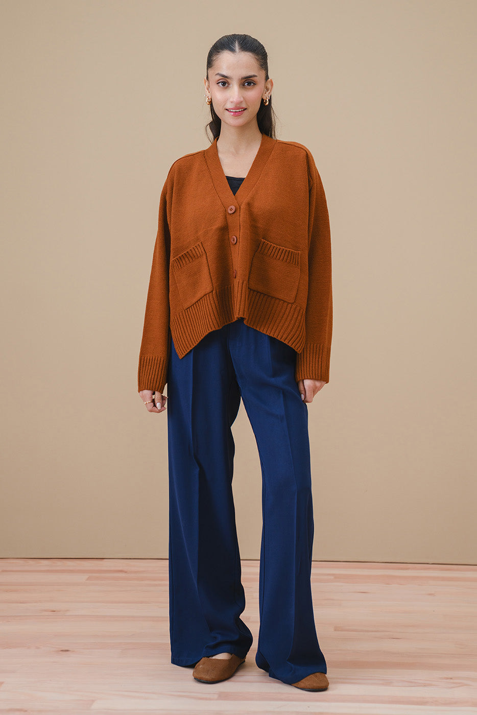 V-NECK CROPPED CARDIGAN