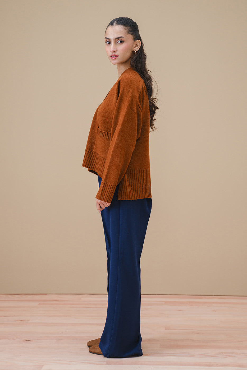 V-NECK CROPPED CARDIGAN