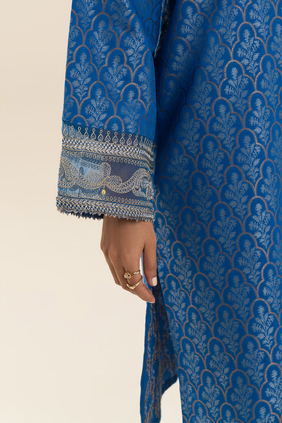 2 PIECE EMBROIDERED JACQUARD SUIT (PRET)