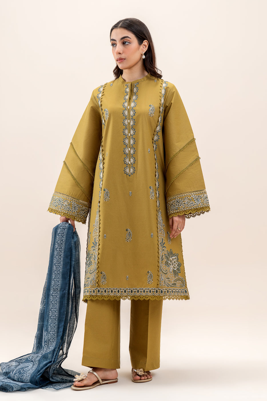 3 PIECE EMBROIDERED LAWN SUIT-MEDALLION VERVE (UNSTITCHED)