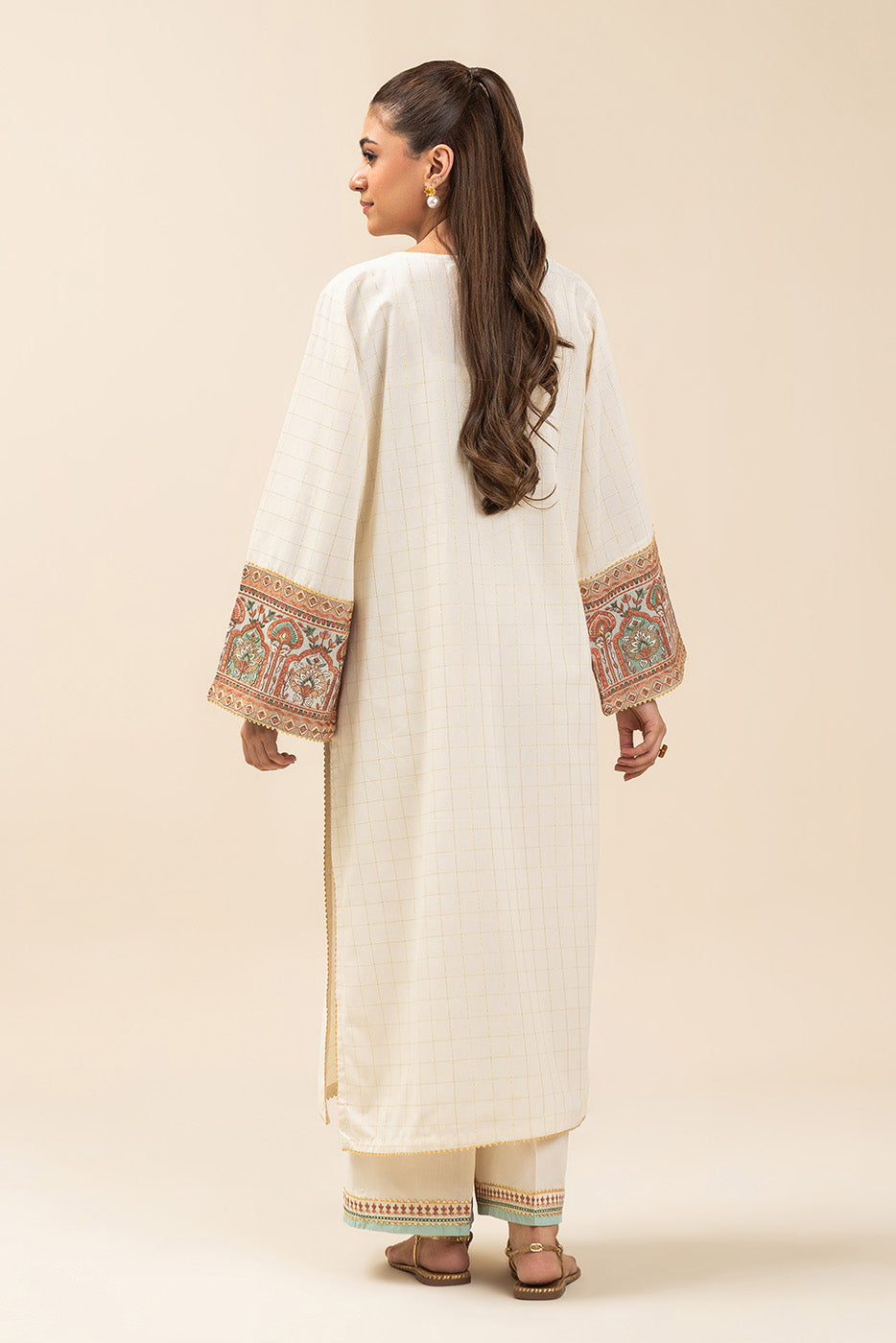2 PIECE EMBROIDERED YARN DYED LUREX SUIT (PRET)