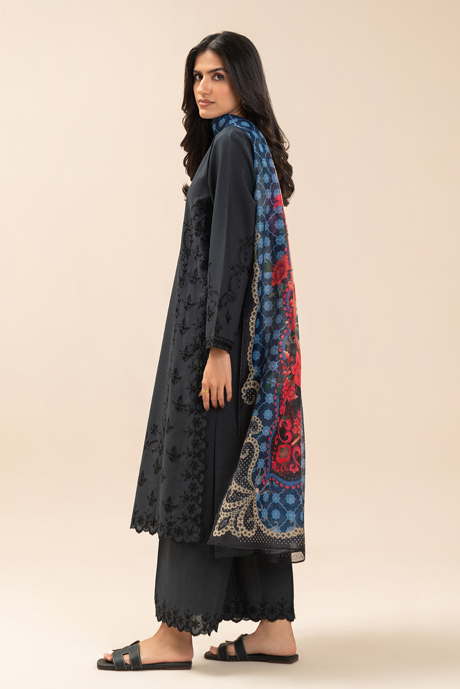 2 PIECE EMBROIDERED SLUB SUIT (PRET)
