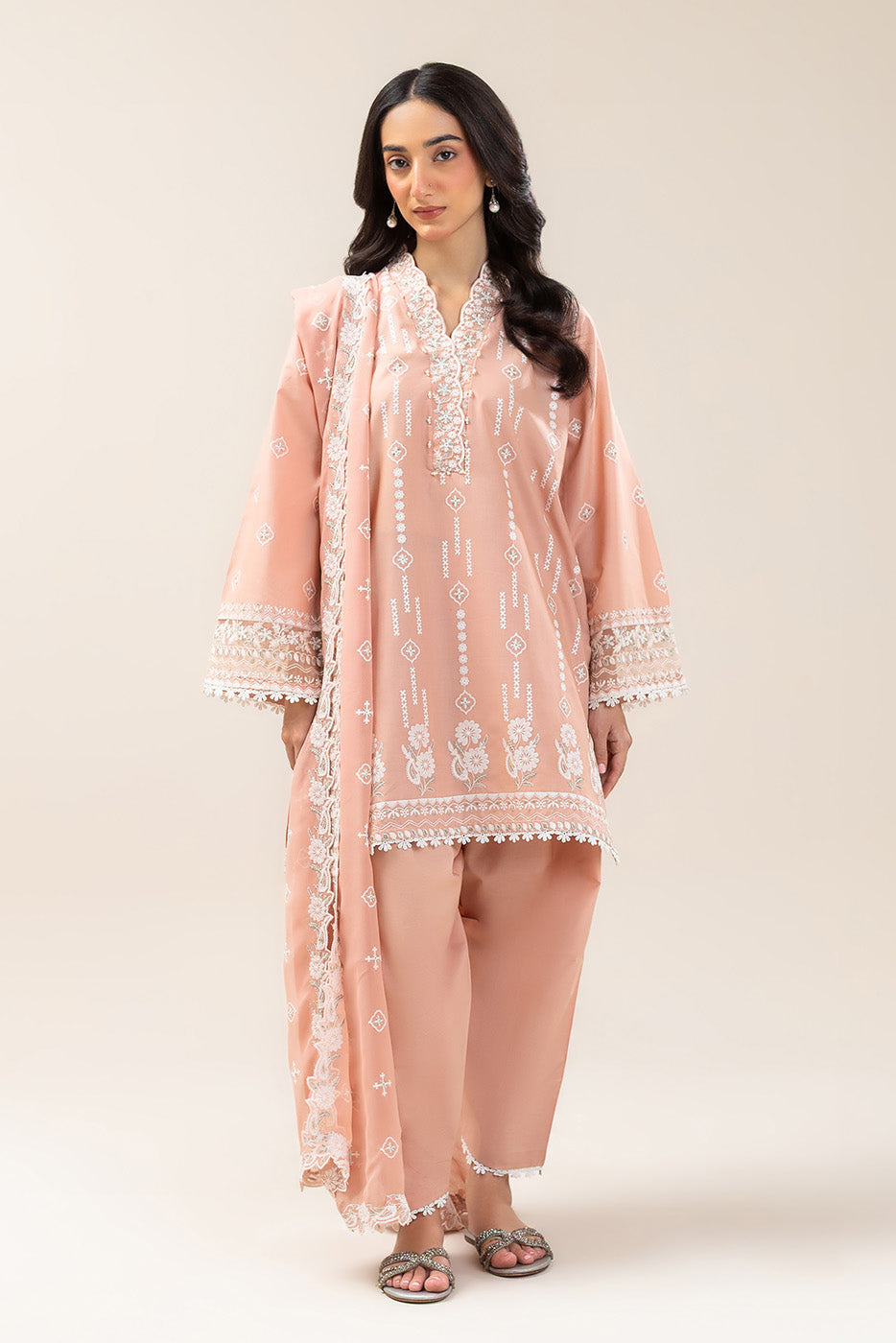 3 PIECE EMBROIDERED LAWN SUIT (LUXURY PRET)