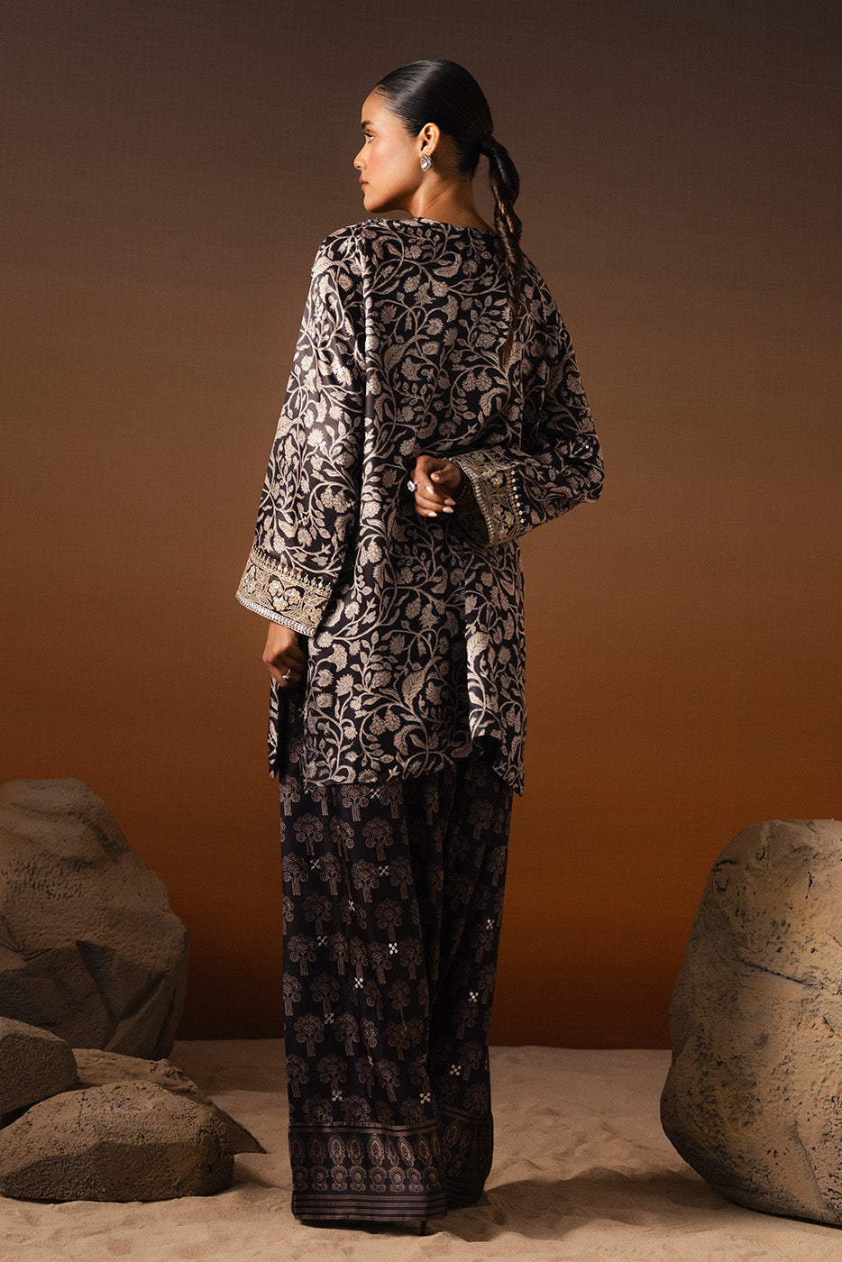 EMBROIDERED KHADDAR SHIRT (LUXURY PRET)